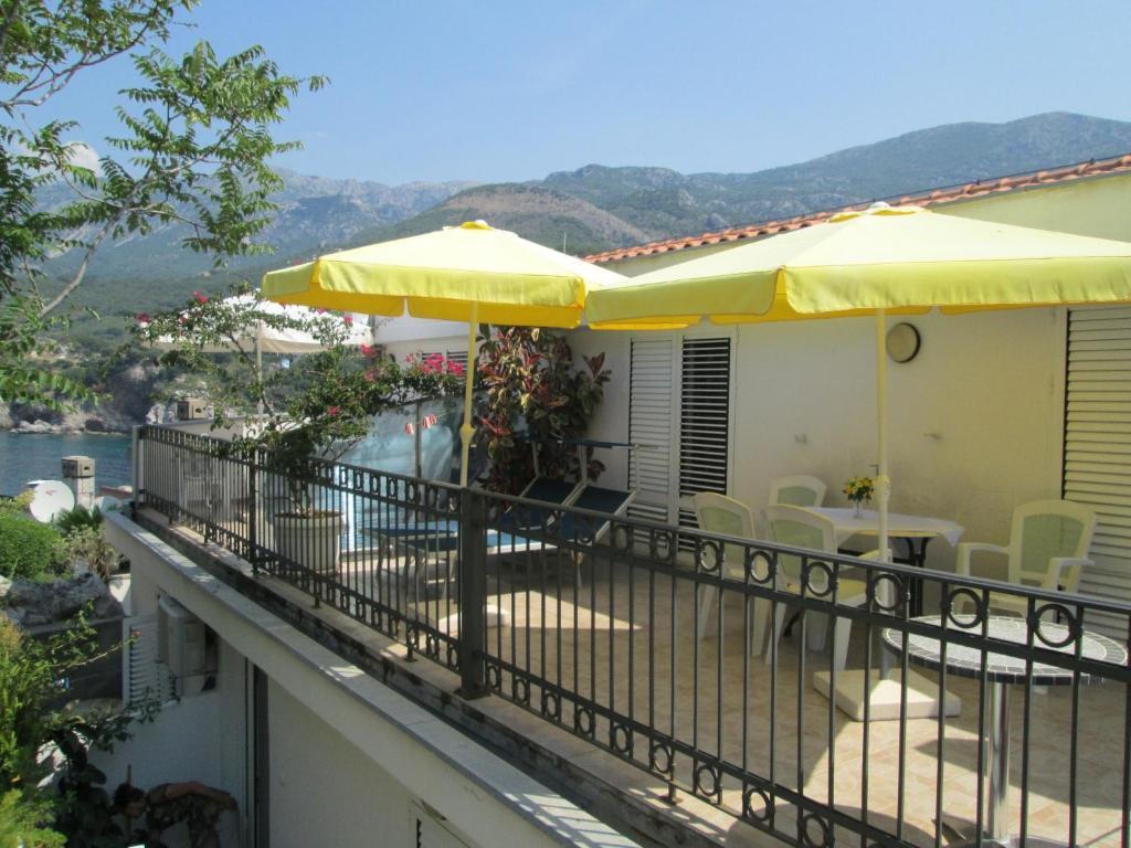 Apartments Mitrovici Milocer Sveti Stefan Ruang foto